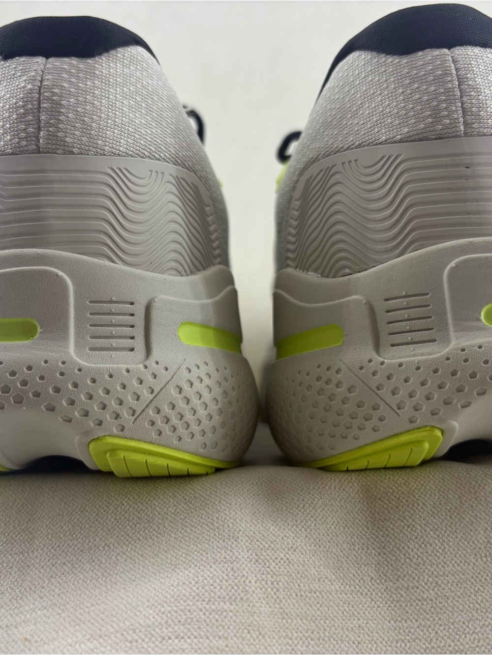 Brooks Ghost Max in light grey men’s size 15 NEW - Picture 6 of 8
